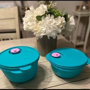 Tupperware set